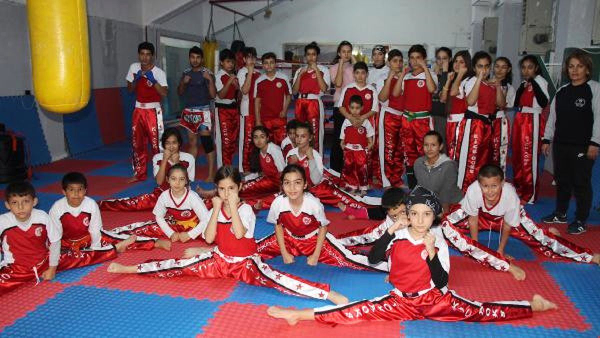 Geleceğin \'Kick Boks\' Şampiyonlarını Yetiştiriyor