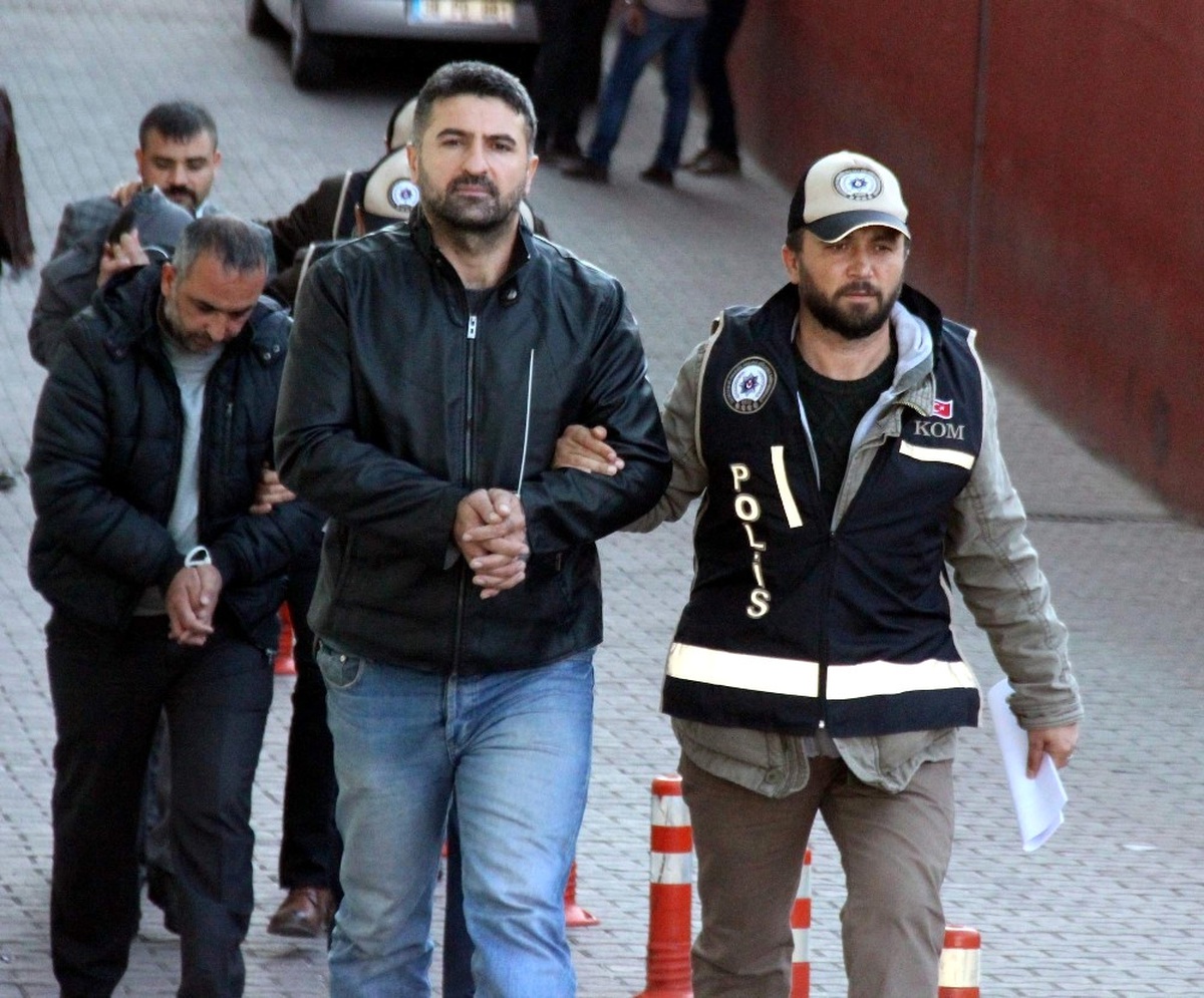 Gözaltına Alınan 19 Kişiden 4\'ü Adliyeye Çıkarıldı