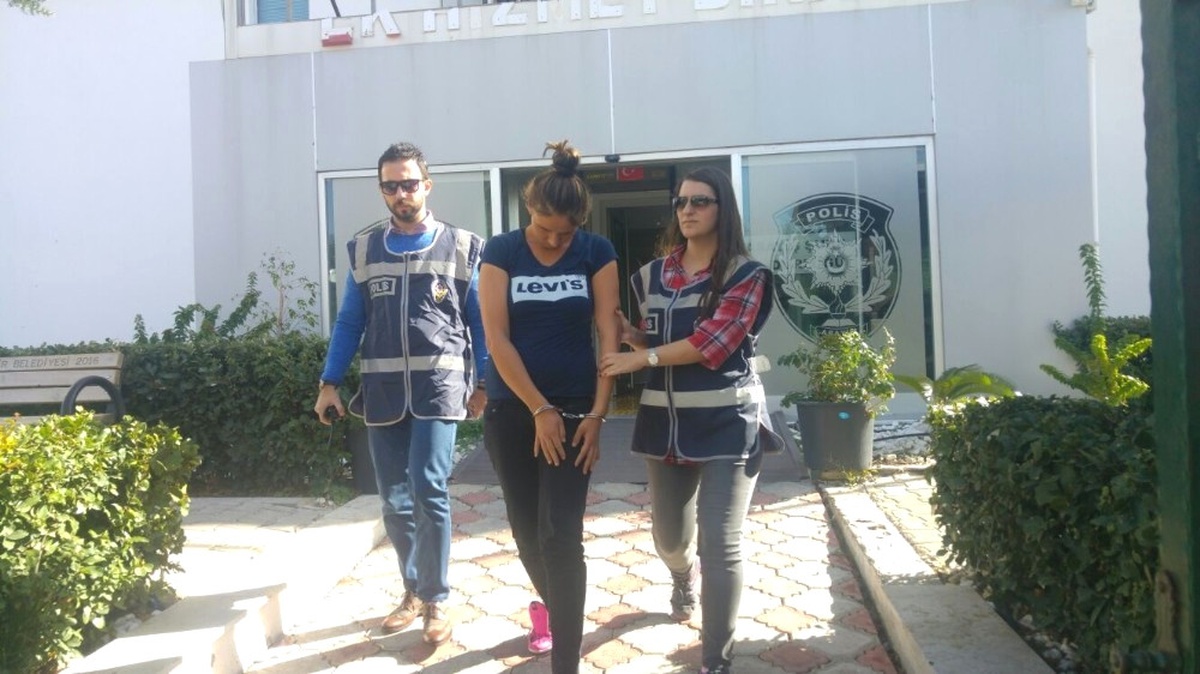 Hırsızlık Zanlısı 3 Kadın Tutuklandı