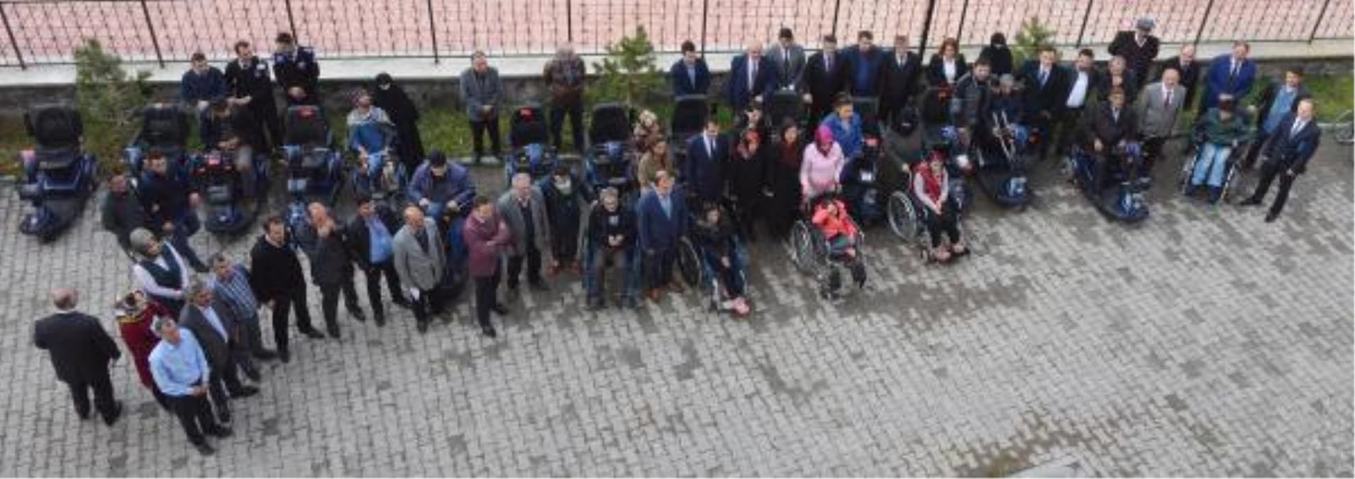 Hollanda\'daki Türkler\'den Yardım Eli Uzandı