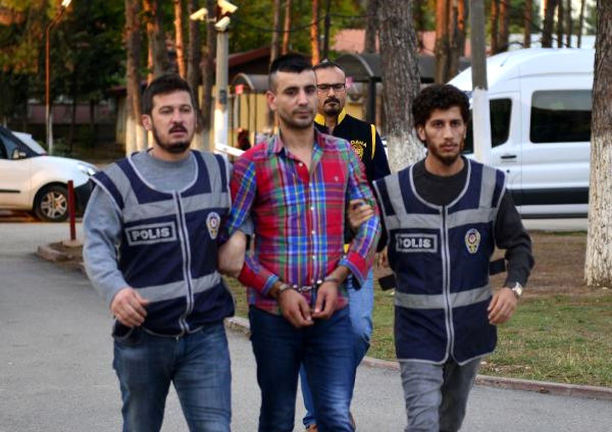 İnternetten Aldıkları Tüfekle 3 Soygun Yaptılar