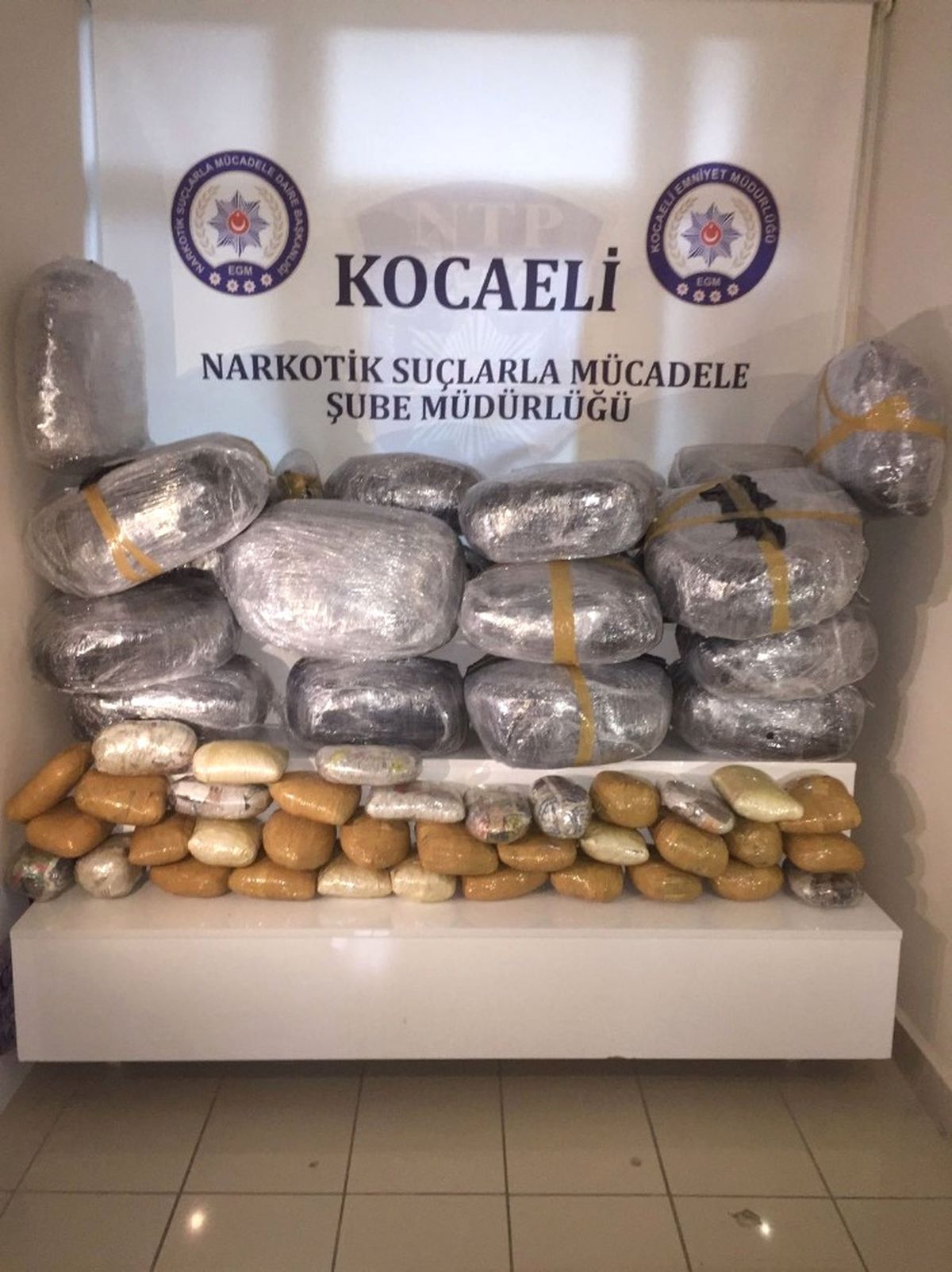 İsanbul\'a Giden 151 Kilogram Esrar Kocaeli\'de Ele Geçirildi