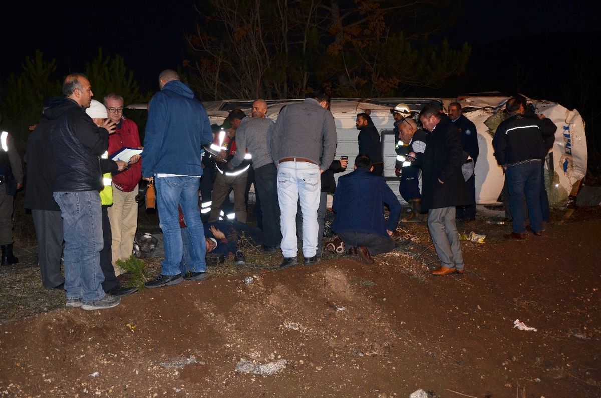 İşçi Servisi Takla Attı: 15 Yaralı