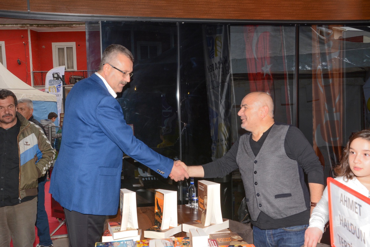 Karacabey\'de Kitap, Kültür ve Yöresel Ürün Günleri Büyük İlgi Görüyor
