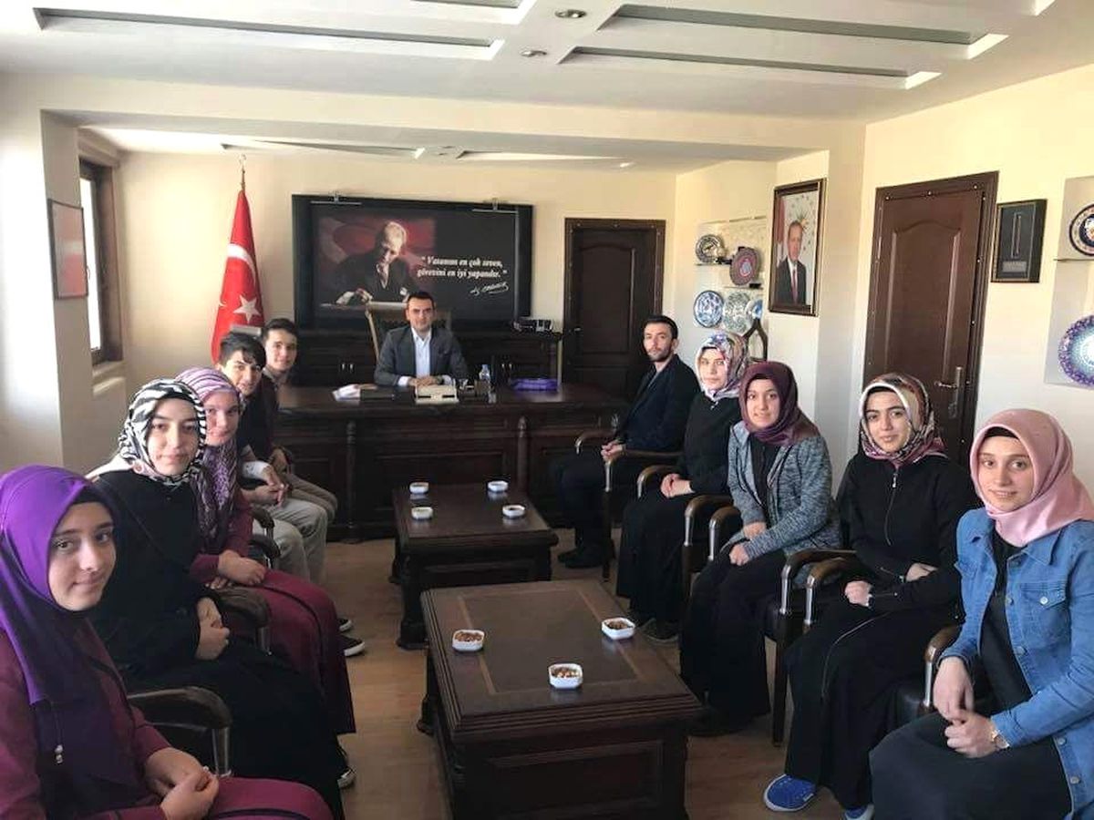 Kaymakam Çelik\'e Doğum Gününde Kur\'an-ı Kerim Hediye Ettiler