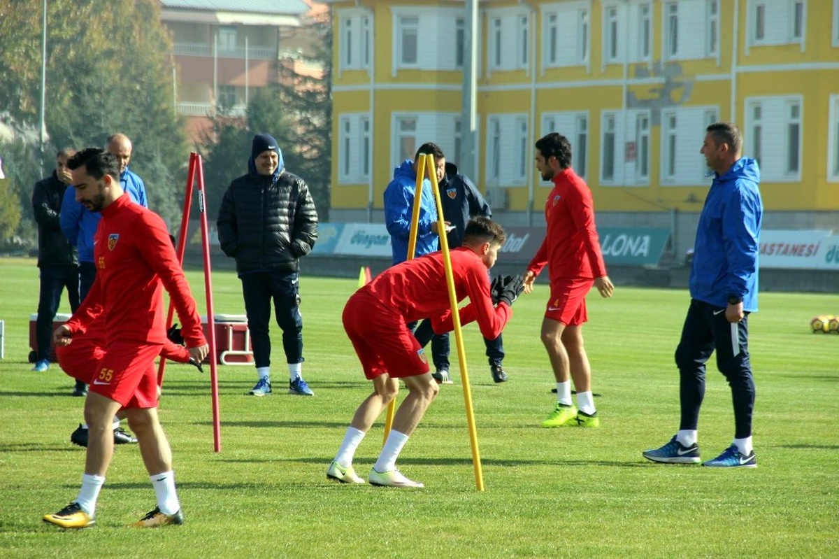 Kayserispor Çalışmalara Hız Kesmeden Devam Ediyor