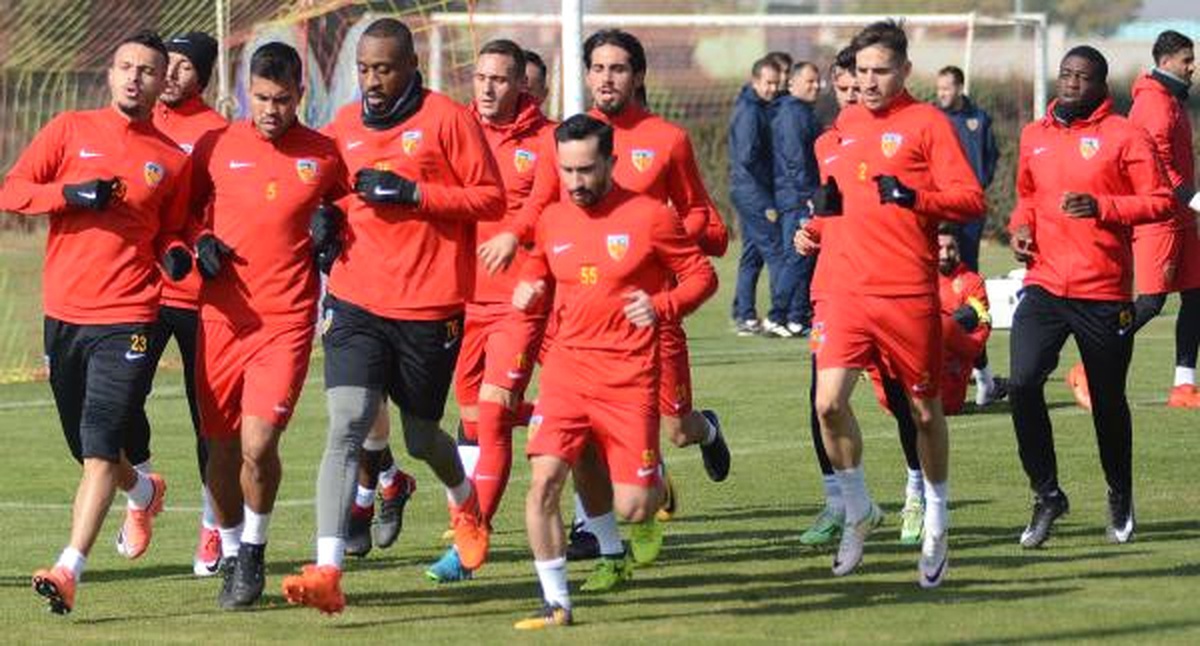 Kayserispor, Gazişehir Gaziantep\'le Oynayacağı Hazırlık Maçının Çalışmalarını Sürdürüyor