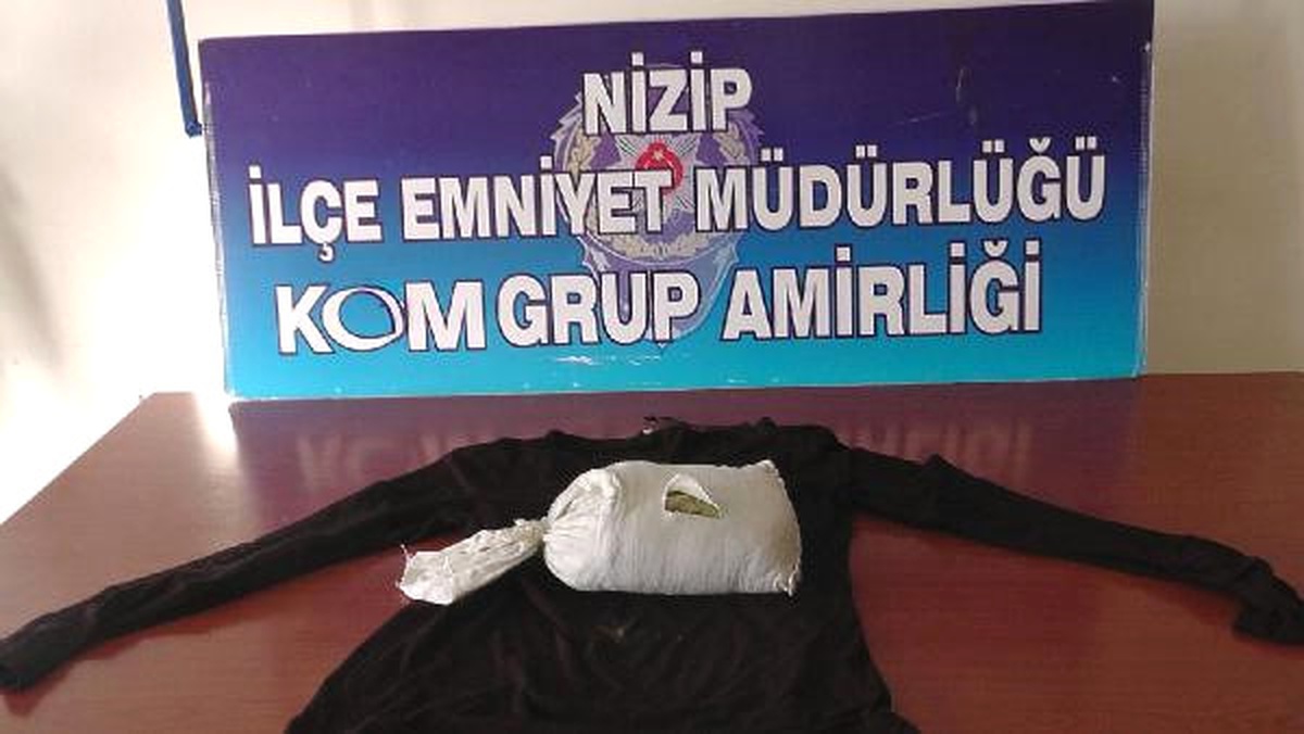 Nizip\'te Otomobildeki 1 Kilo Esrara 3 Gözaltı