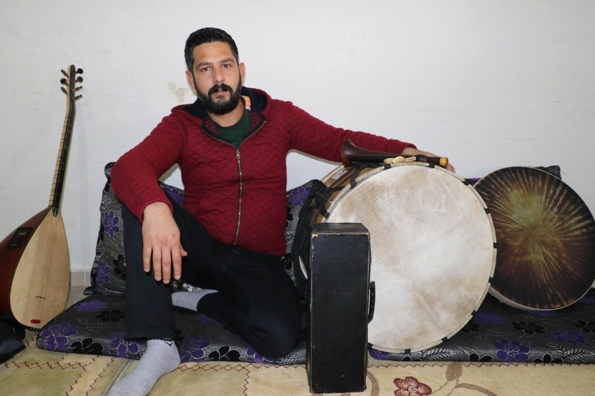 İTÜ\'de Konservatuvar Eğitimi Aldı, Sokak Düğünlerinde Davul Çalıyor