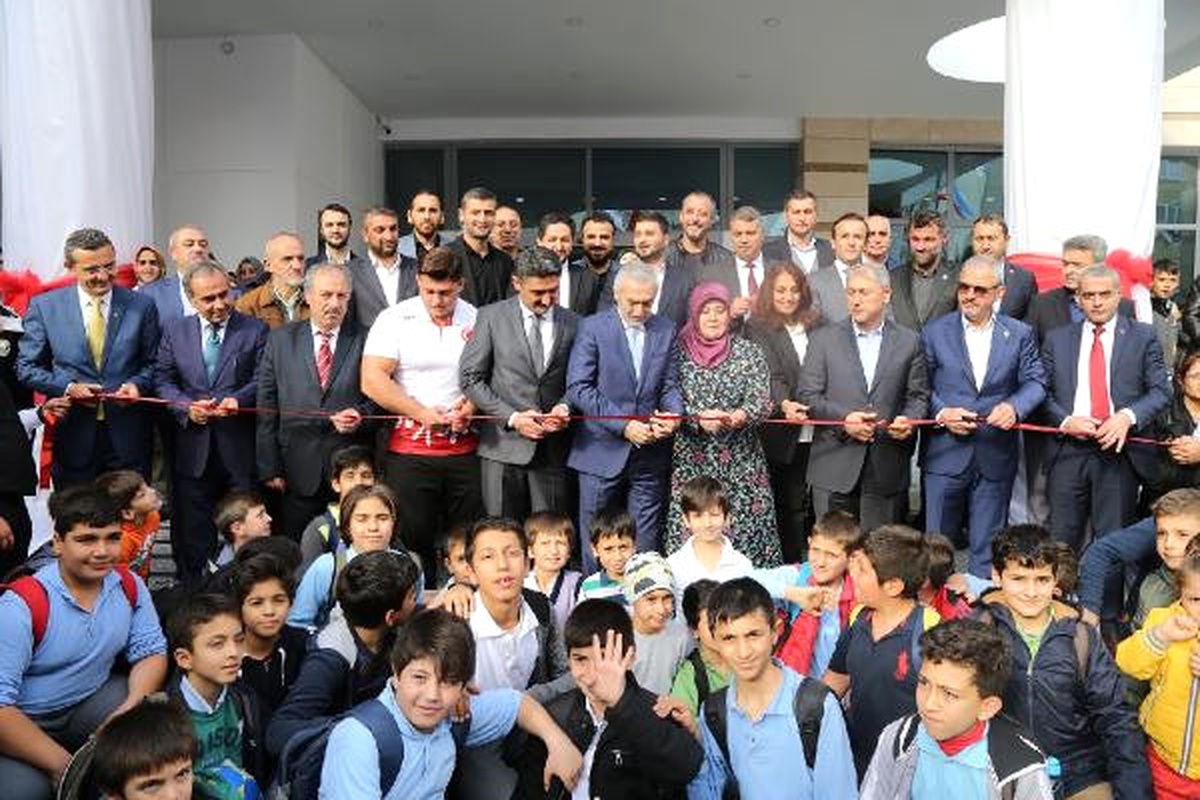 Rıza Kayaalp: "Spor Komplekslerinin Sayısı Artıkça Yeni Dünya Şampiyonları Yetişecek"