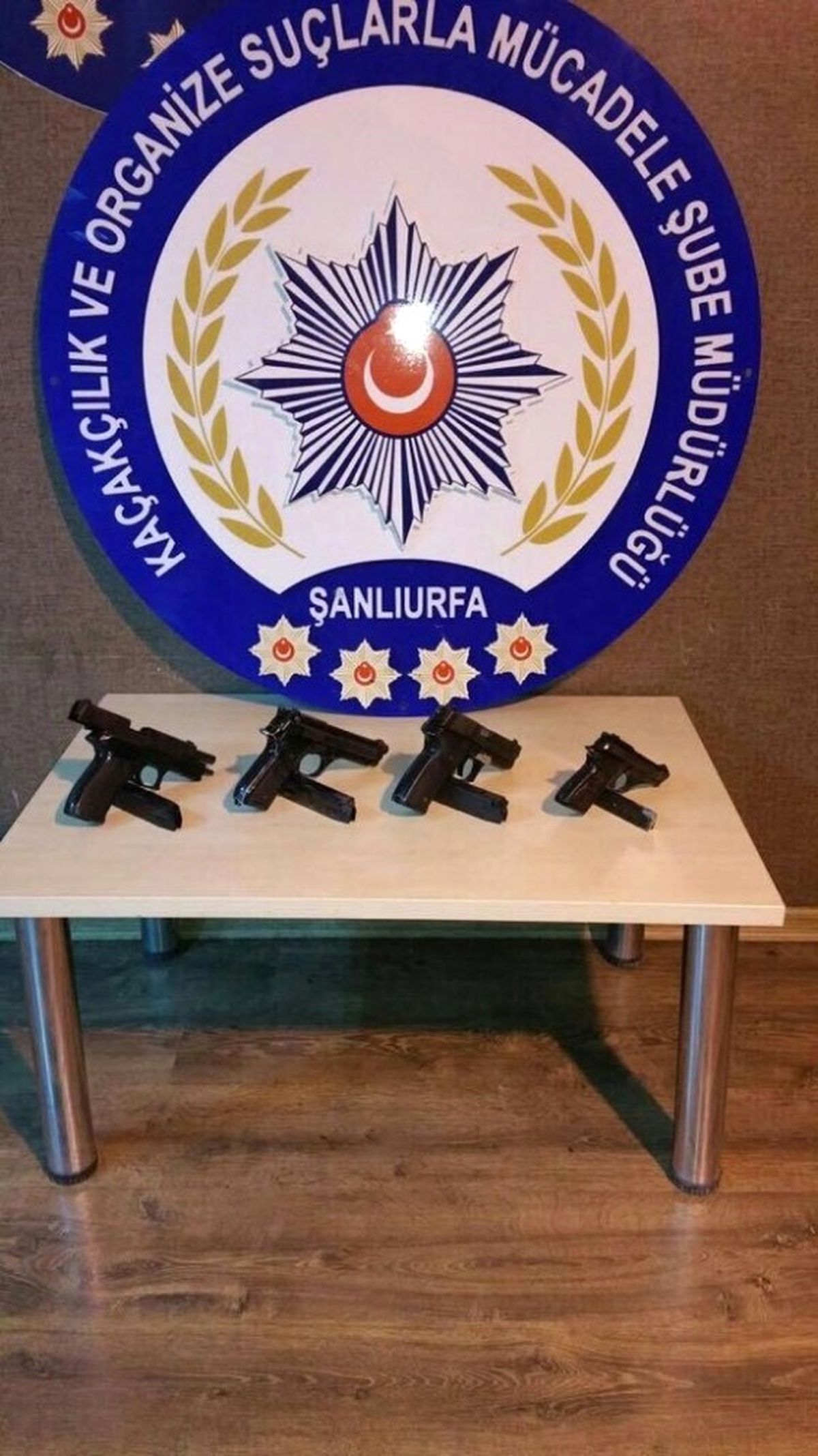 Şanlıurfa\'da 4 Ruhsatsız Tabanca Ele Geçirildi