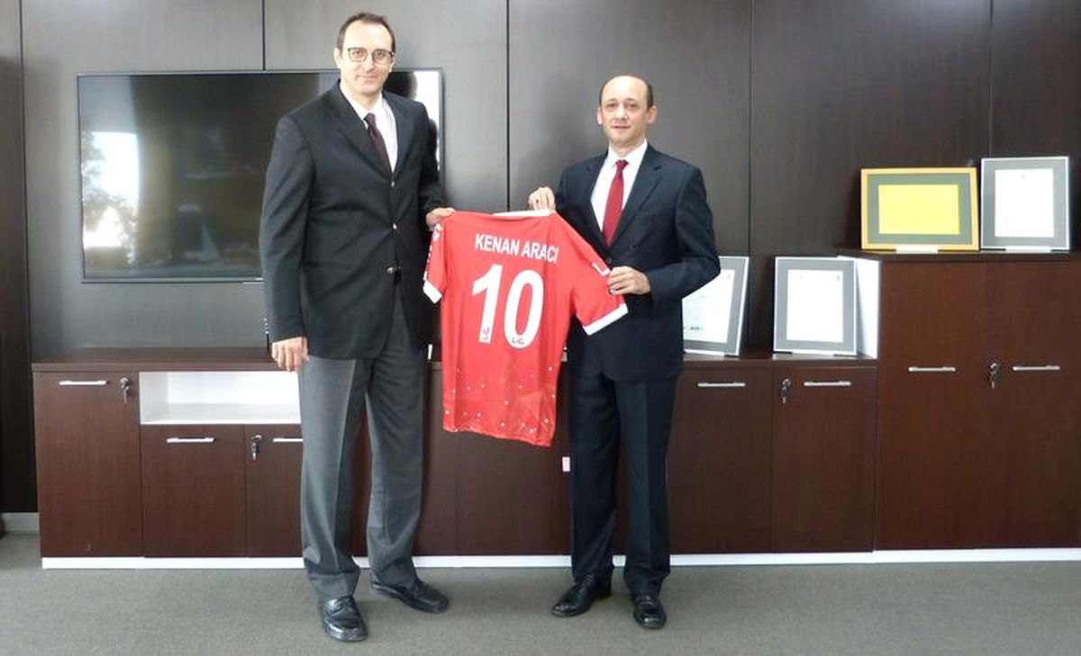 Serdar Doğru, Çuhadaroğlu Holding\'de Kenan Aracı\'yı Ziyaret Etti.