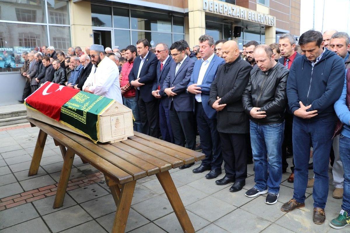 Şile\'de Batan Gemi Mürettebatından Rizeli Mahir Erdoğan Memleketinde Son Yolculuğuna Uğurlandı