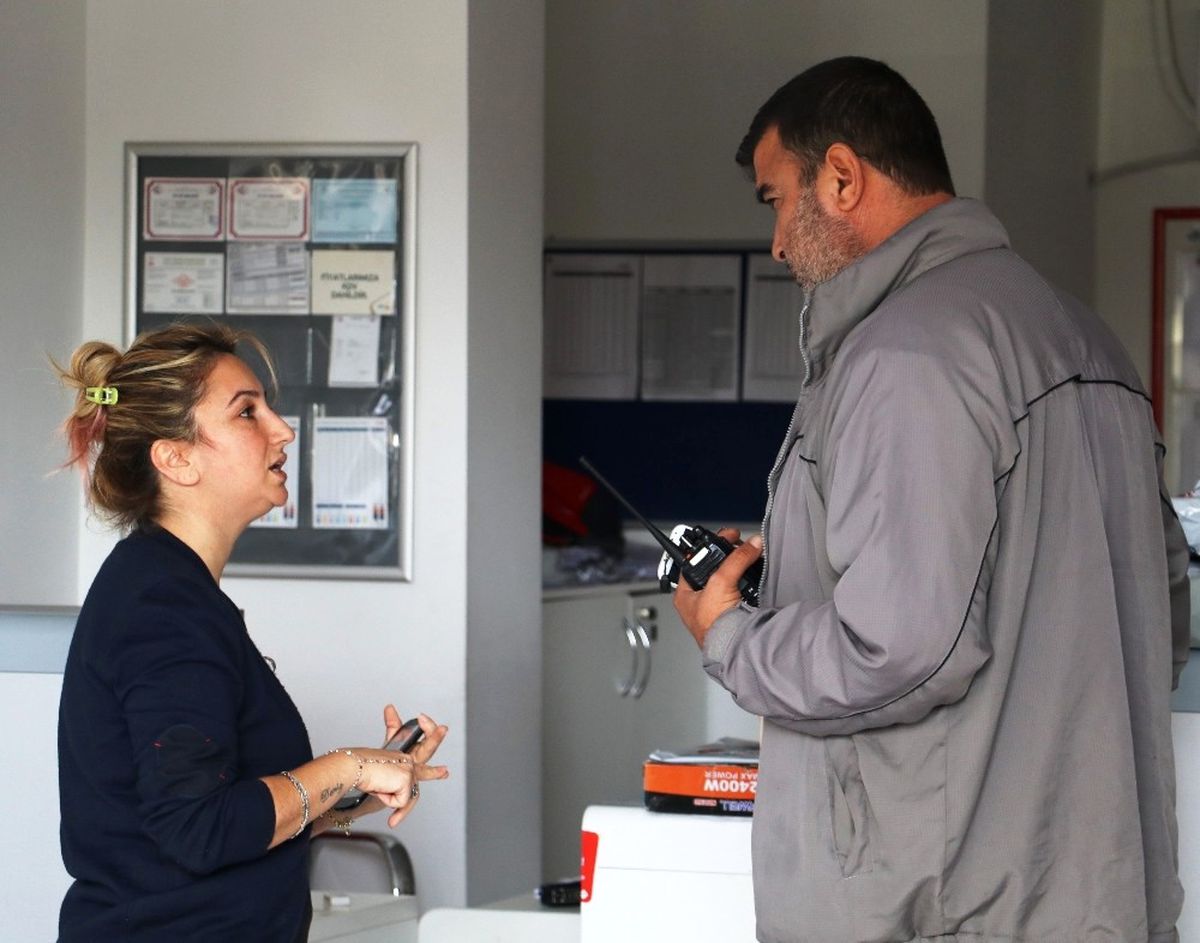 Şişme Kadın Beklerken Yanlış Ürün Geldi, Kargo Görevlisini Gasp Etti