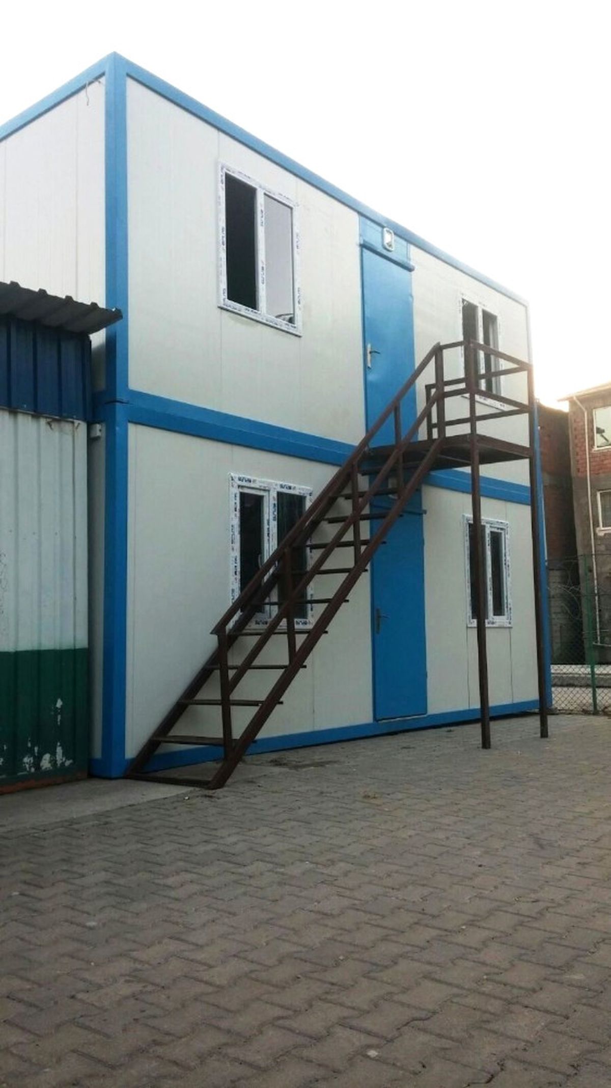 Spor Sahasına Konteynır Konuldu
