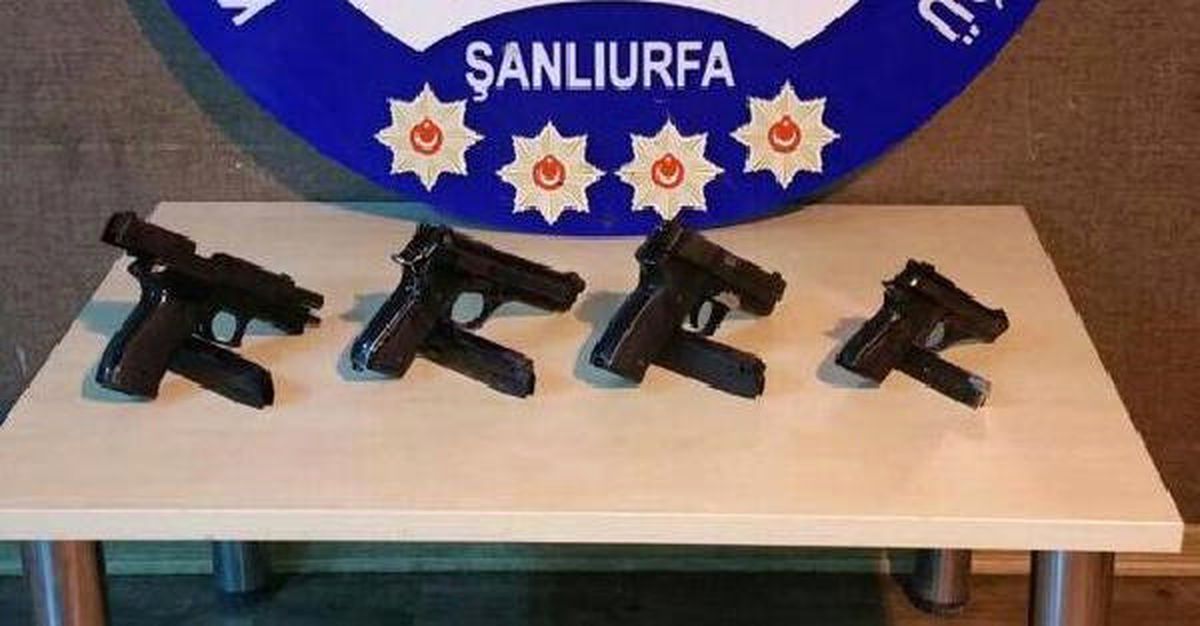 Suruç\'ta Otomobilde 4 Tabanca Ele Geçirildi