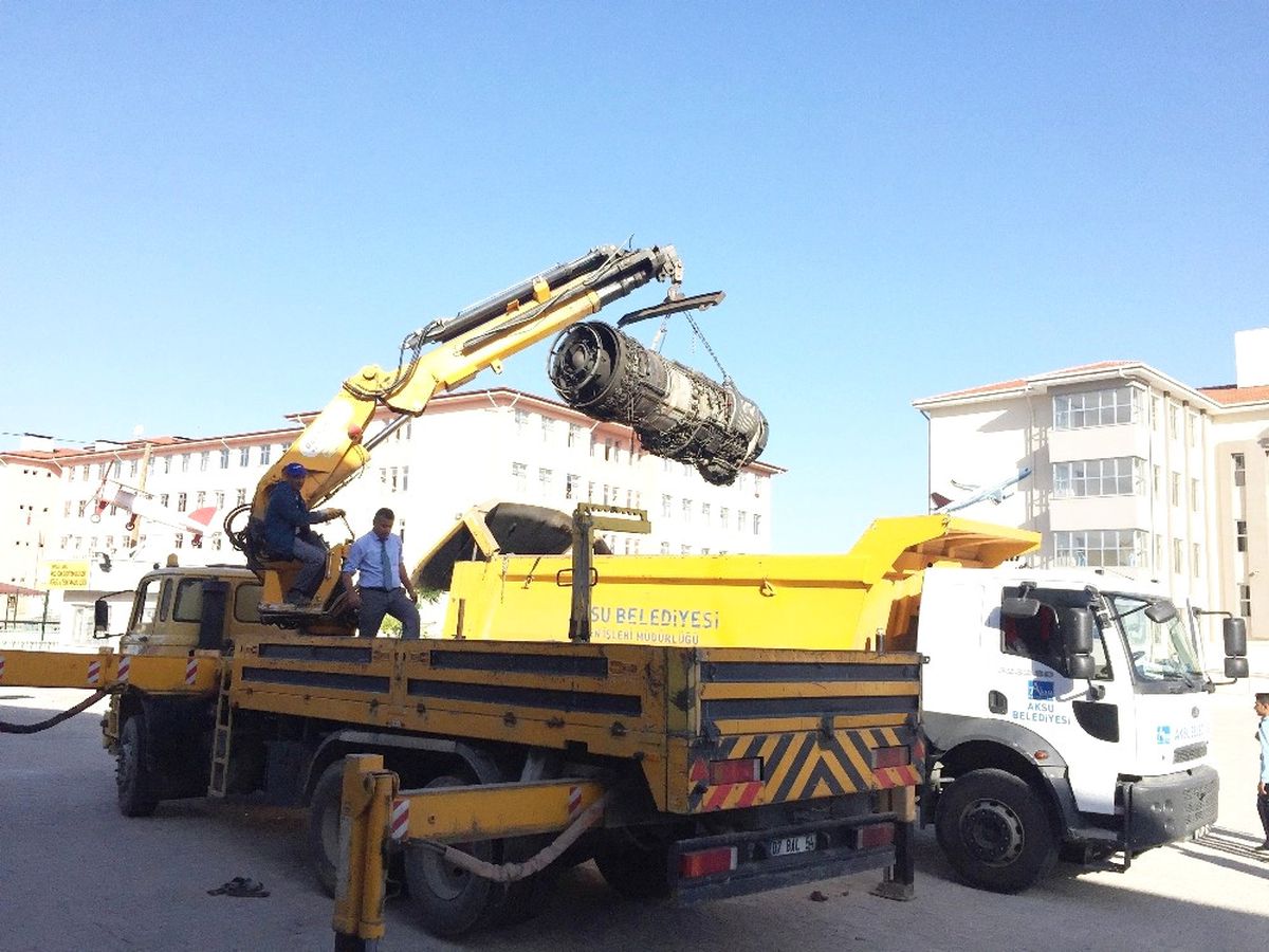 Thk Aksu\'ya F-4 Motoru Hediye Etti