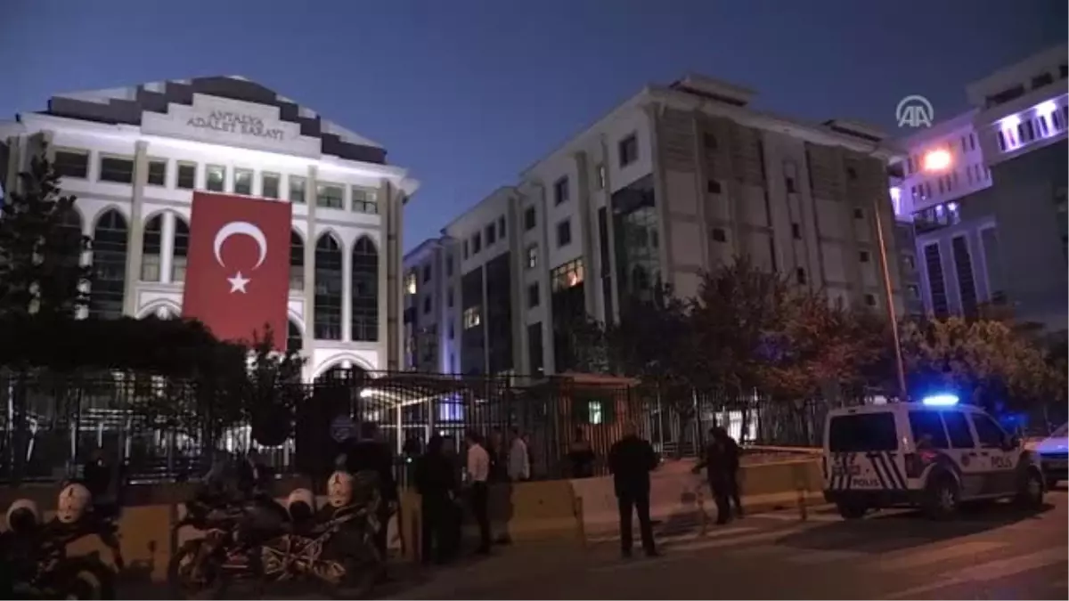 Tutuksuz Yargılanan Sanığa Adliye Çıkışında Silahlı Saldırı