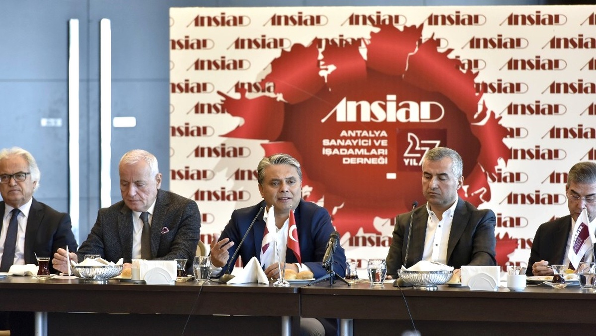Ümit Uysal: "Bir Kararla Milletin 40 Milyonunu Öldürdüler"