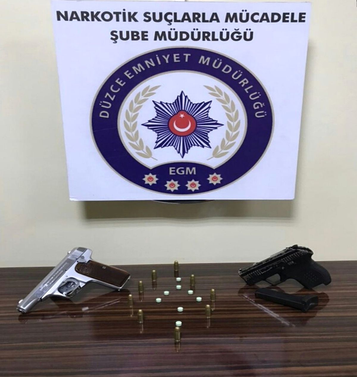 Uyuşturucu Satan 2 Kişi Tutuklandı