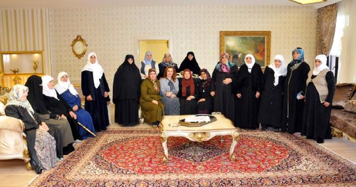 Vali Eşinden Şehit Anne ve Eşlerini Evinde Ağırladı