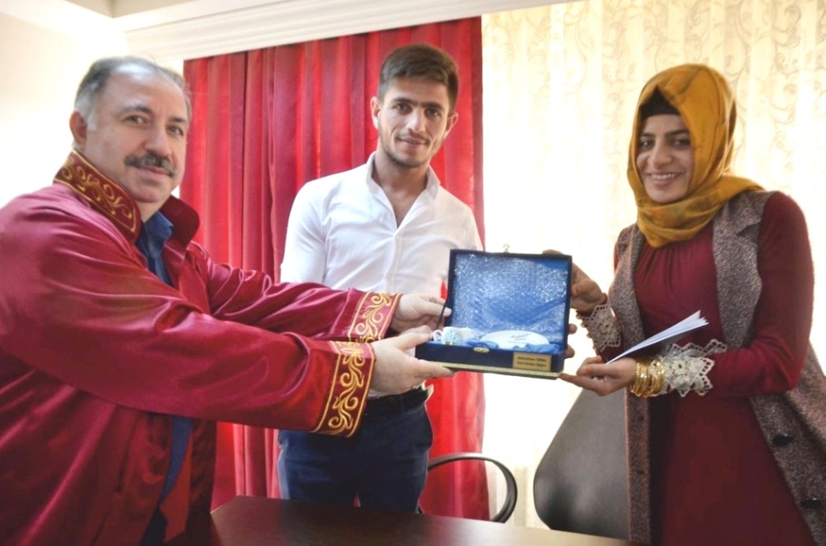 Yeni Evlenen Çiftlerin Kahve Fincanı Belediyeden