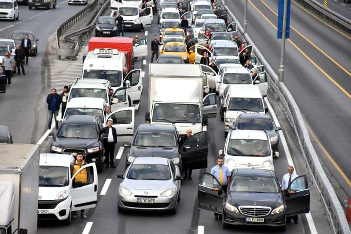 09.05\'te Kontak Kapatıp Saygı Duruşuna Geçtiler