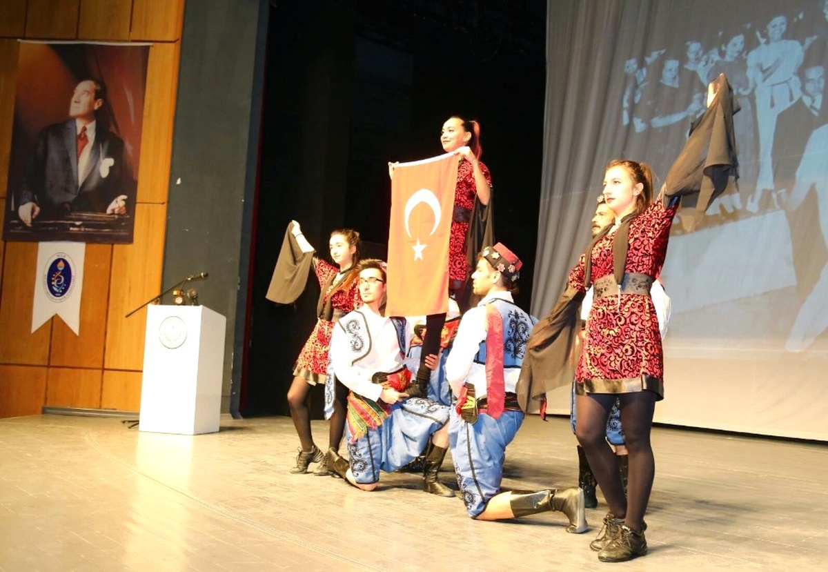 10 Kasım Atatürk\'ü Anma Günü Etkinliklerine Zeybek Gösterisi Damga Vurdu