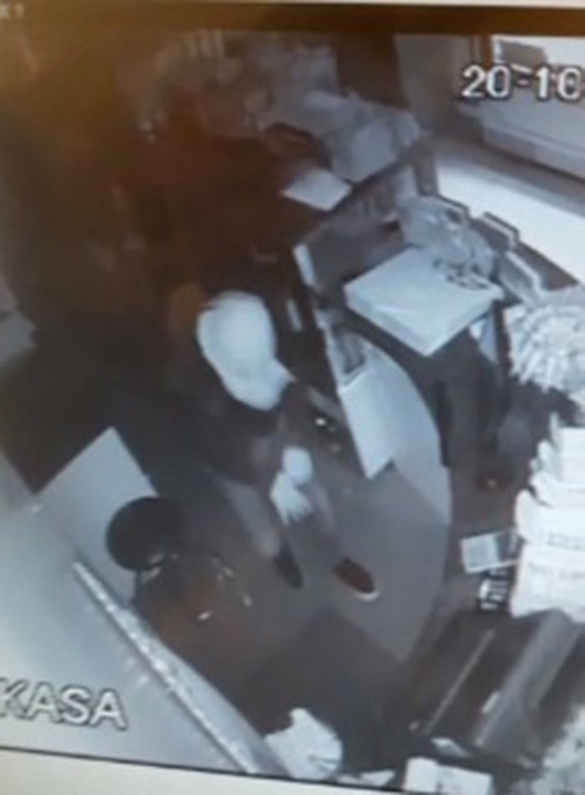 13 İş Yerini Soyan Hırsızlar Güvenlik Kameraları İncelenerek Yakalandı