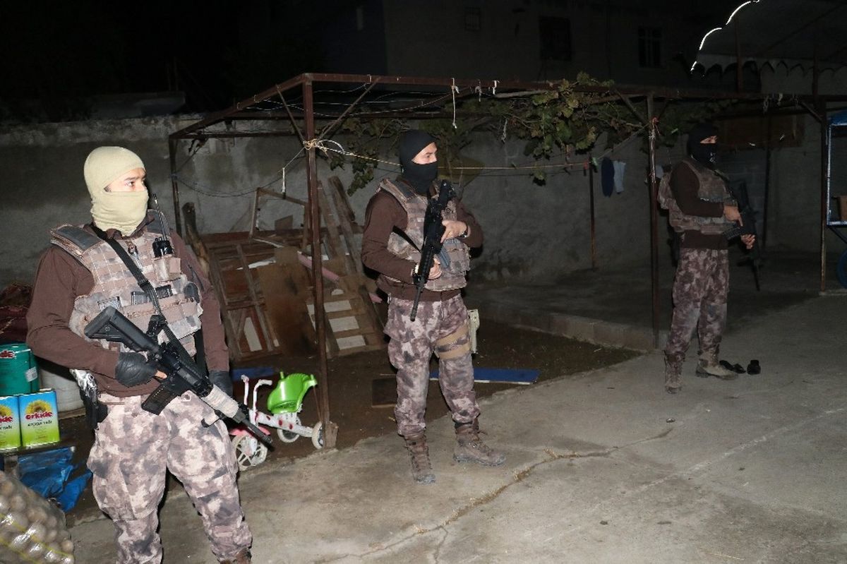 Adana\'da Deaş Operasyonu: 11 Suriyeliye Gözaltı