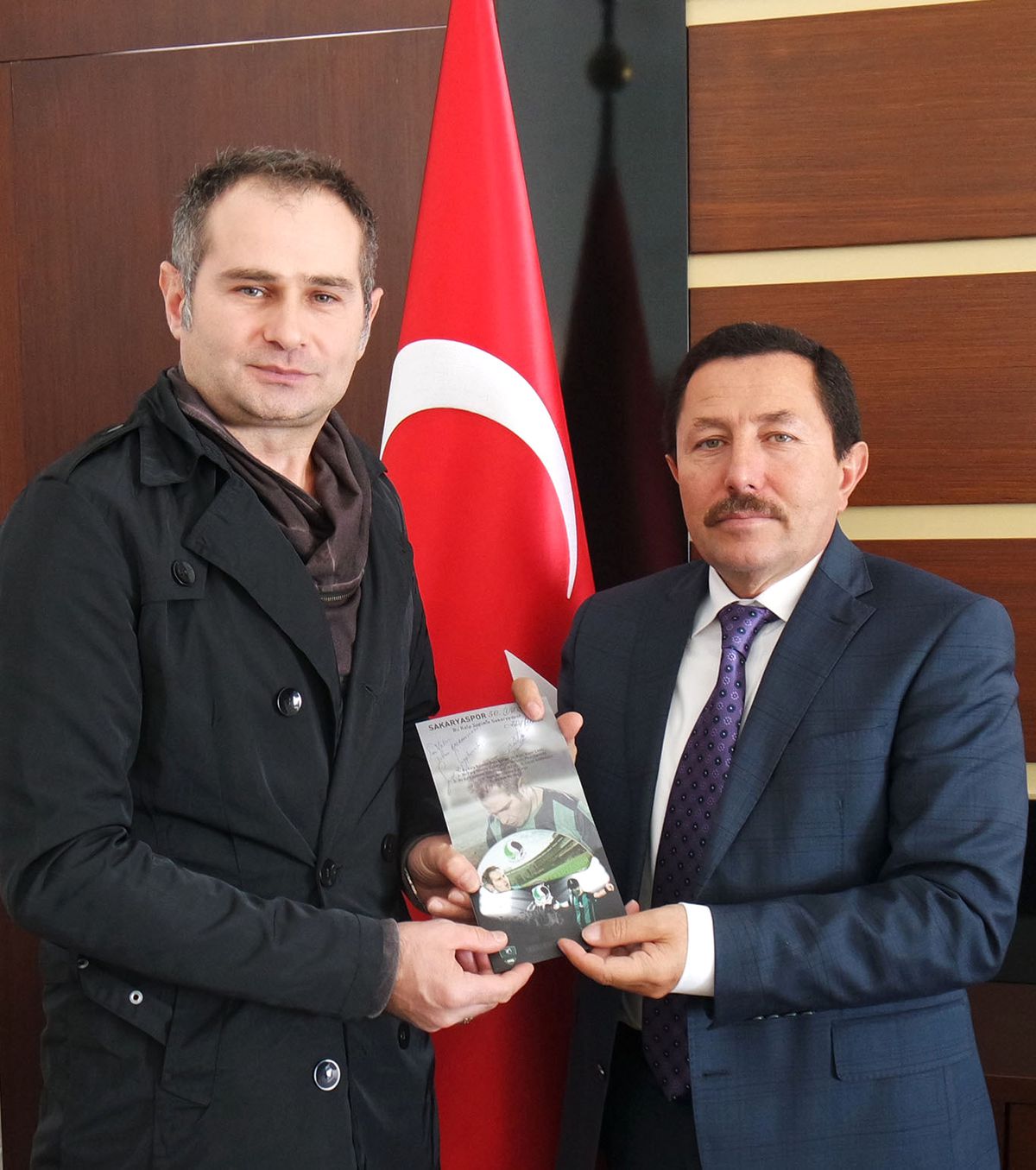 Akif Yener\'den Vali Balkanoğlu\'na \'50. Yıl Marşı\' Takdimi