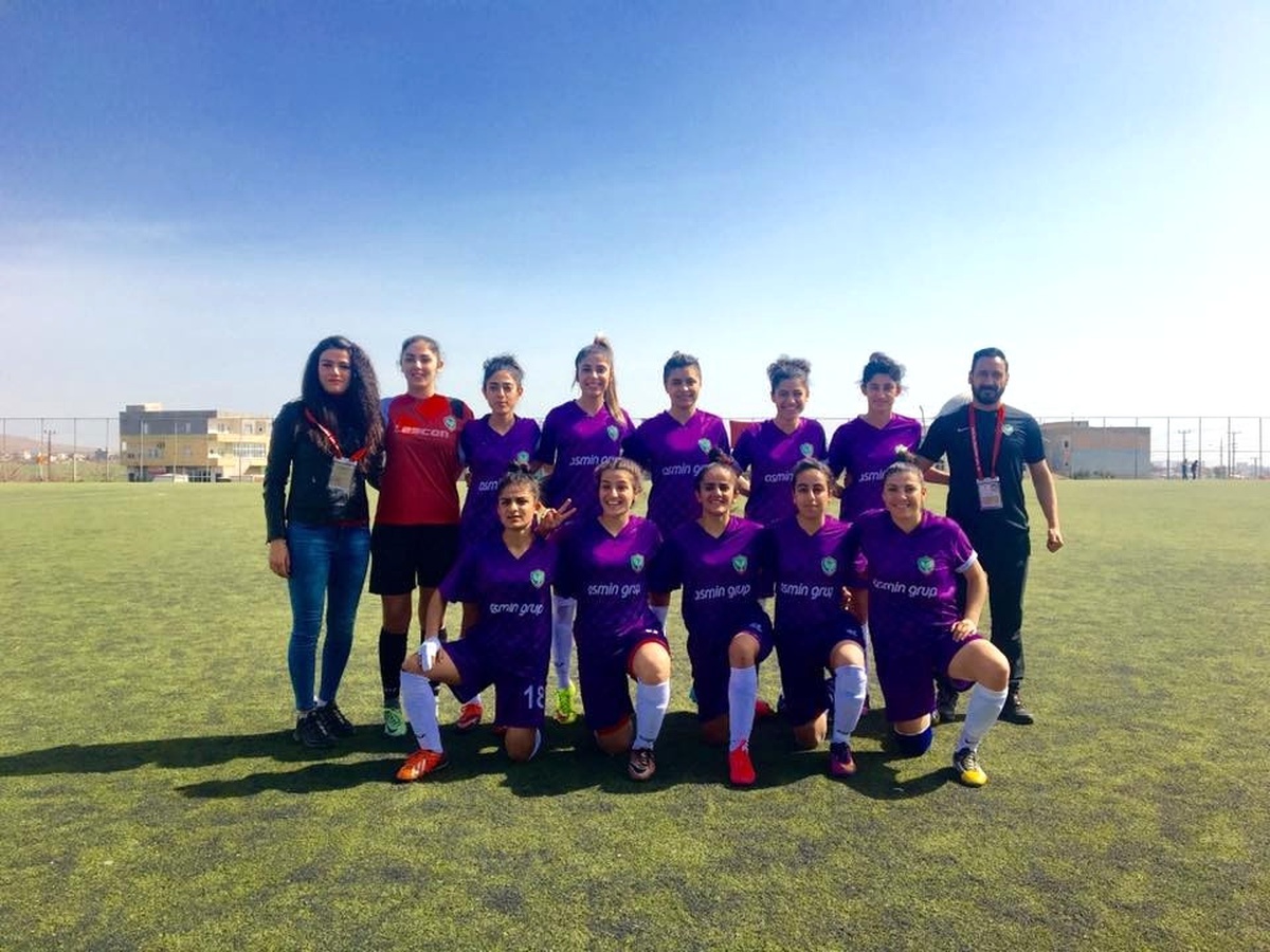 Amed Sportif\'in Kadın Futbolcuları Ligi Bekliyor