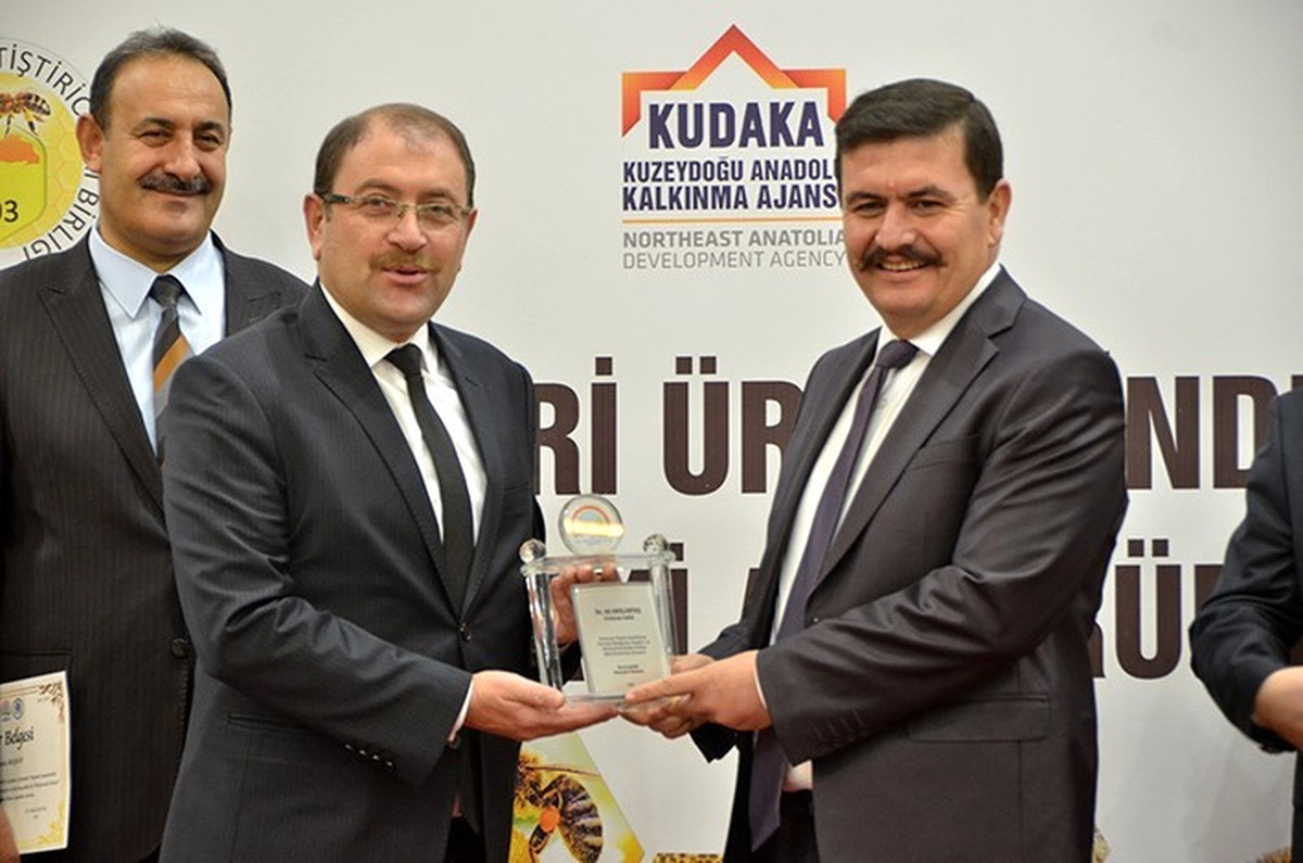 Arı Ürünleri Üretimindeki Kriterler ve Bal Dışındaki Arı Ürünlerinin Önemi Sempozyumu