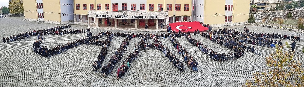 Atatürk Anadolu Lisesi Öğrencilerinden Atatürk Kareografisi