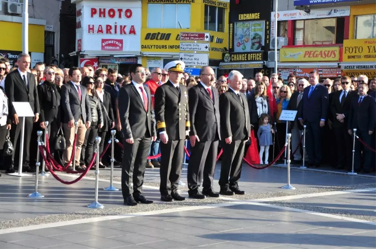 Atatürk, Marmaris\'te Törenle Anıldı