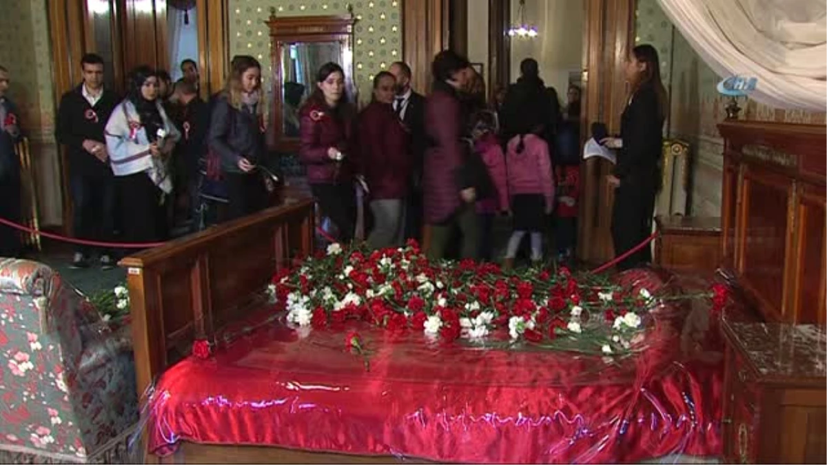 Atatürk\'ün Ölüm Yıl Dönümünde Dolmabahçe Sarayı Ziyaretçi Akınına Uğradı