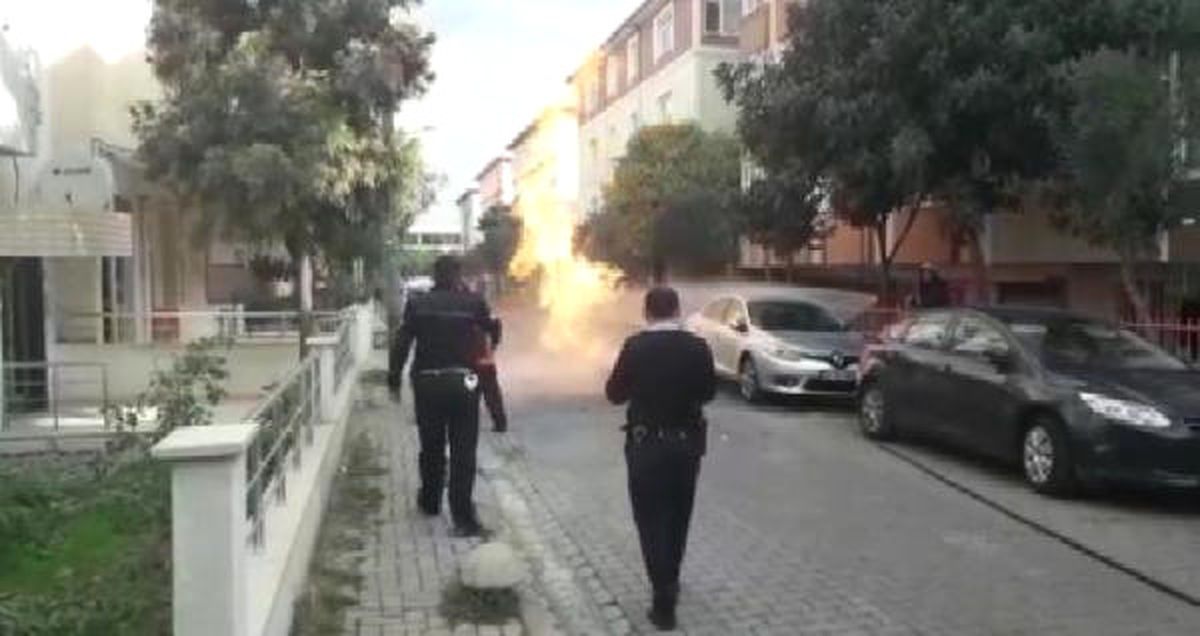 Avcılar\'da Doğalgaz Borusu Patladı (1)
