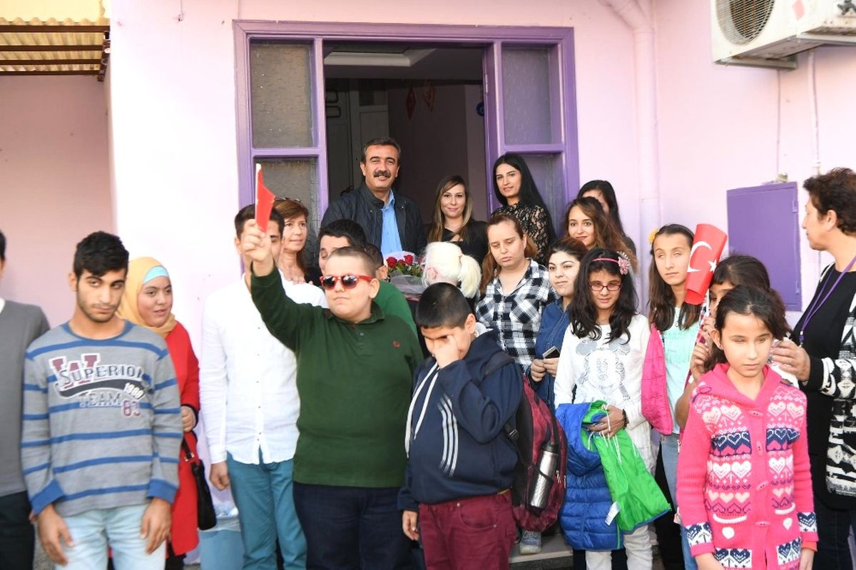 Başkançetin, Görme Engelli Çocuklara Baston Hediye Etti