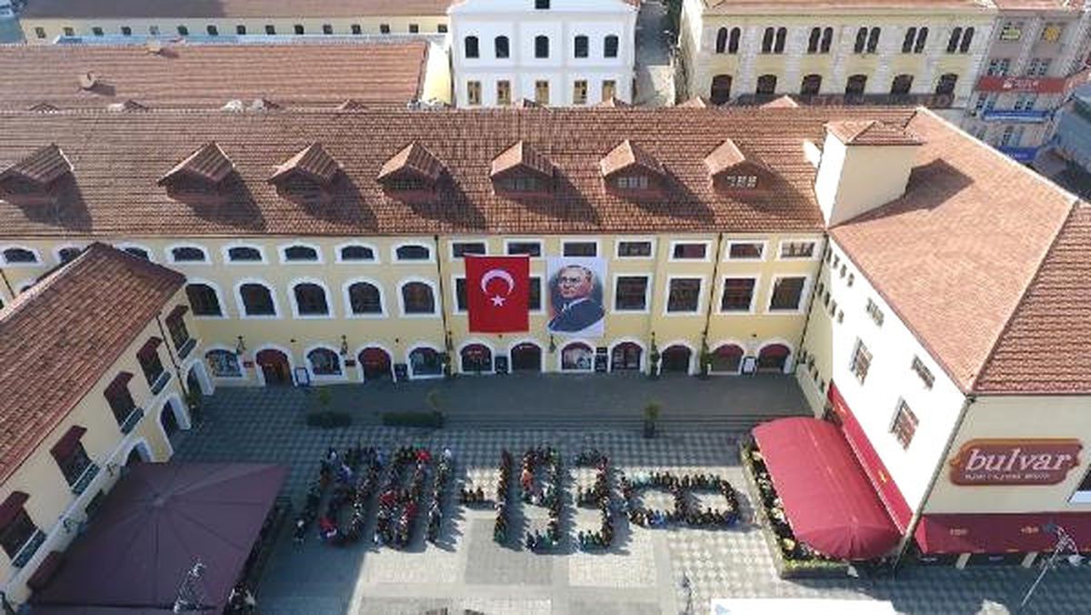 Bedenleriyle 1881-1938 Görseli Oluşturdular