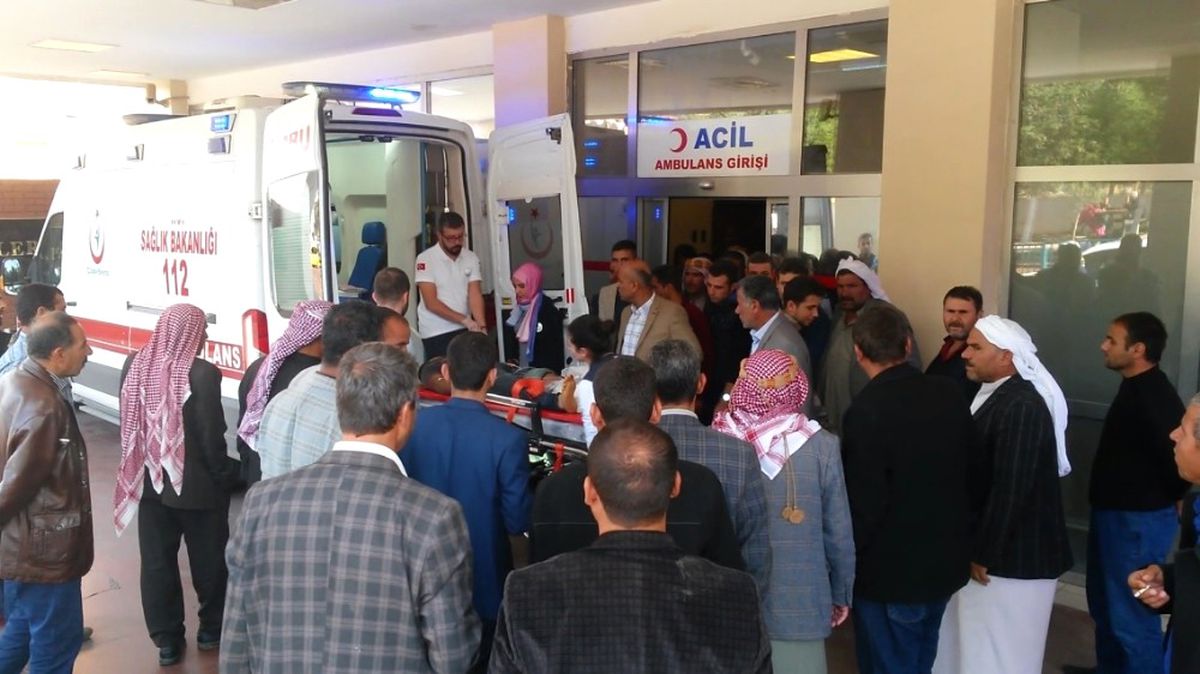 Biçerdöverin Altında Kalan Genç Yaralandı