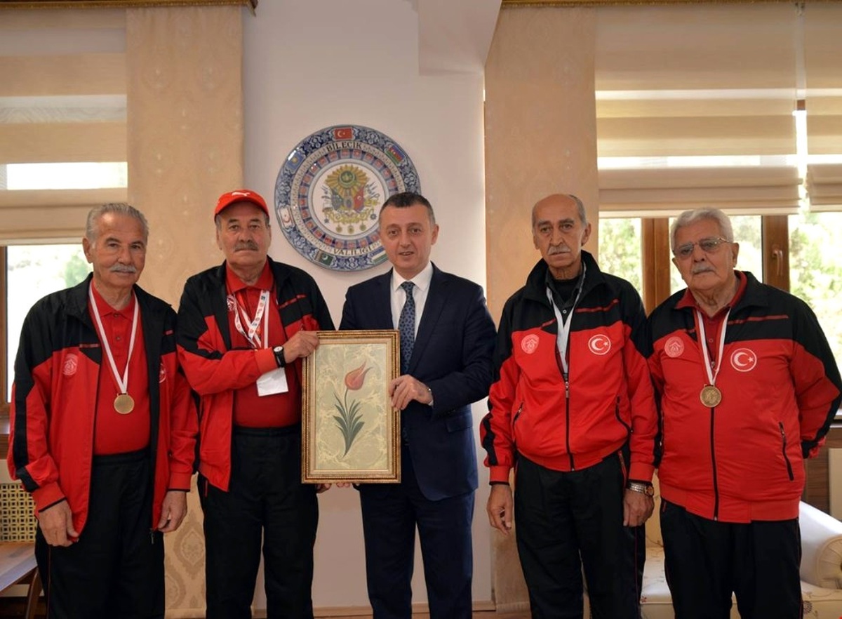 Bilecik Huzurevi "Bocce" Takımından Vali Büyükakın\'a Ziyaret