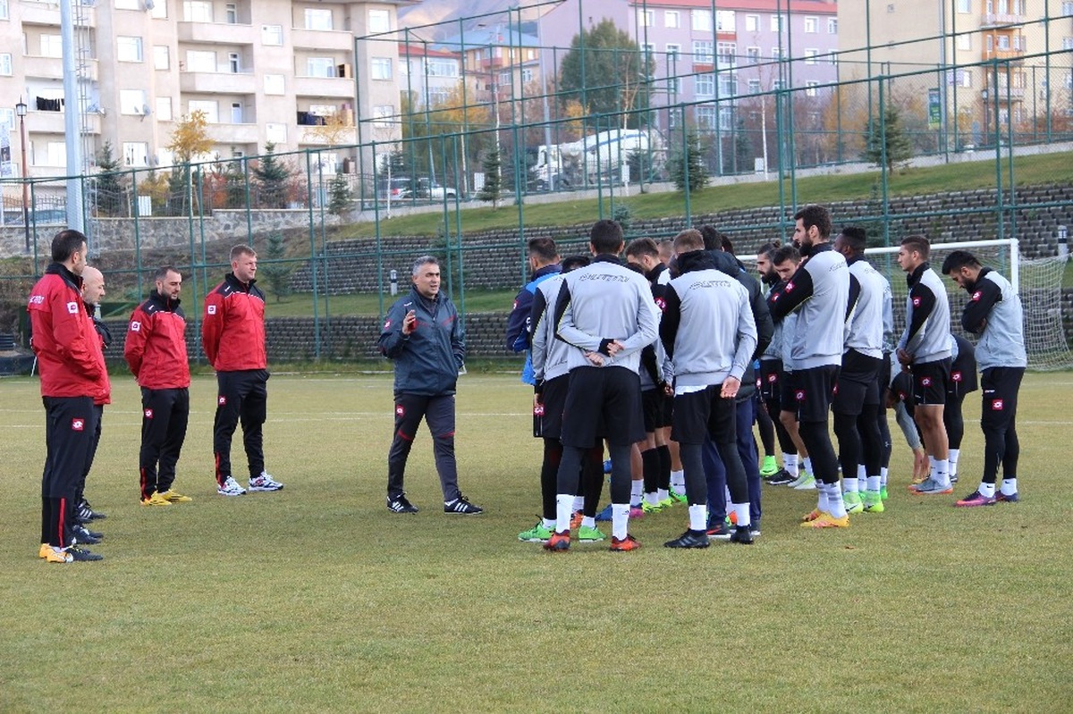 Bşb Erzurumspor\'da Altıparmak, İlk Antrenmanına Çıktı