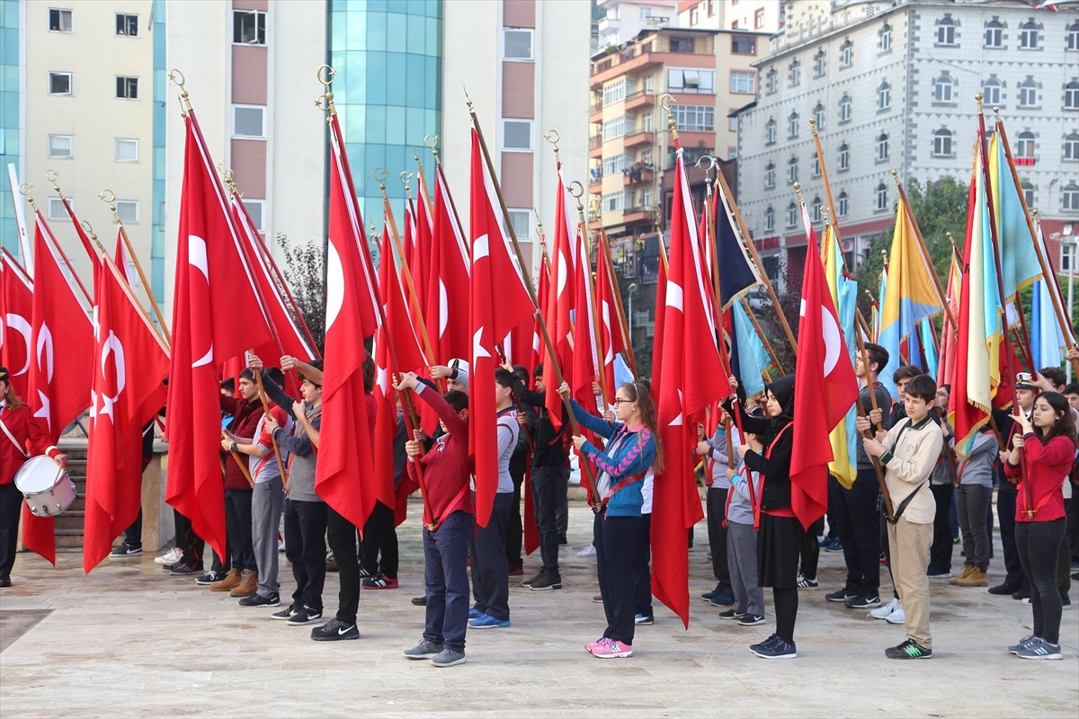 Büyük Önder Atatürk\'ü Anıyoruz