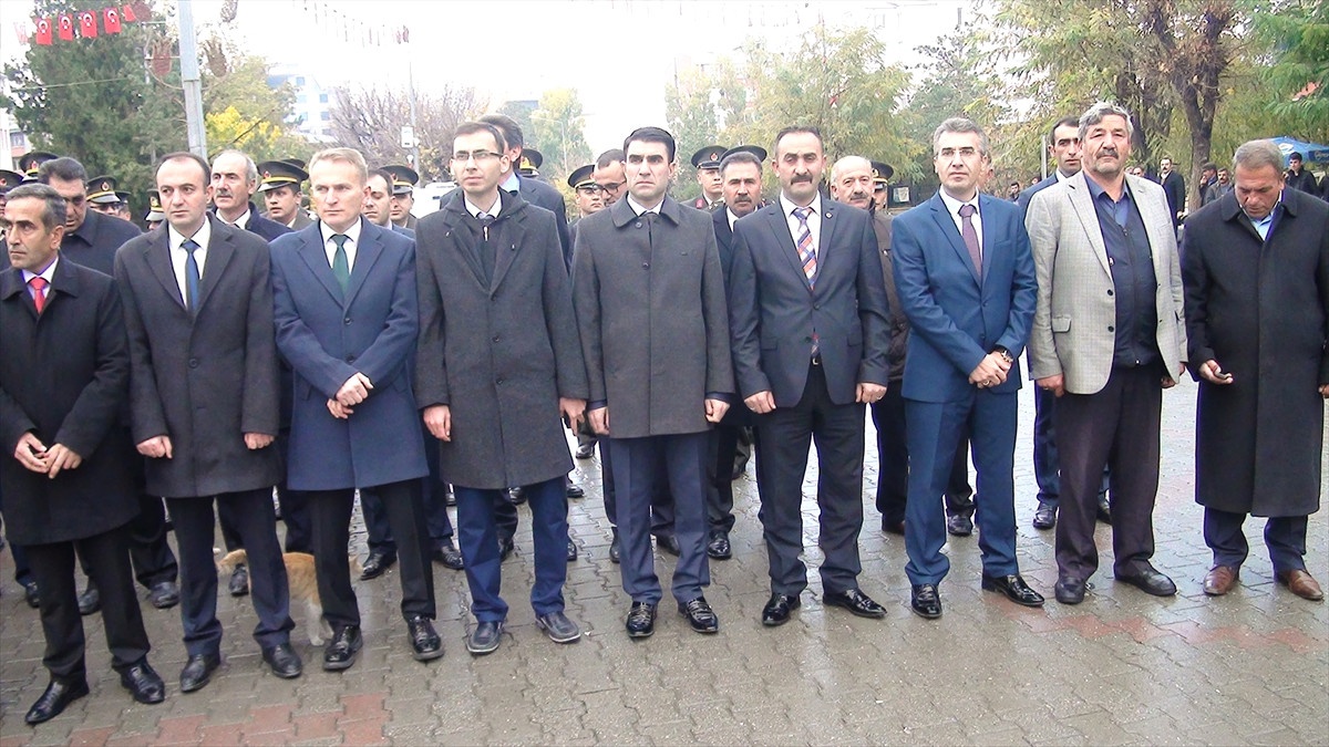 Büyük Önder Atatürk\'ü Anıyoruz