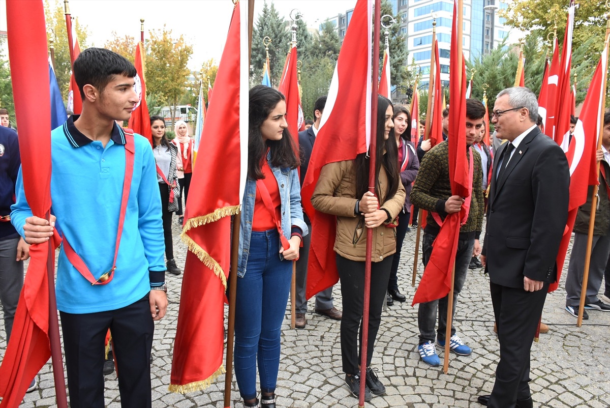 Büyük Önder Atatürk\'ü Anıyoruz