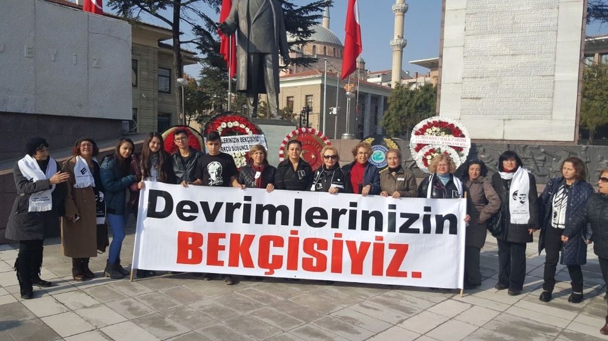 CHP\'li Kadınlardan 10 Kasım Nöbeti
