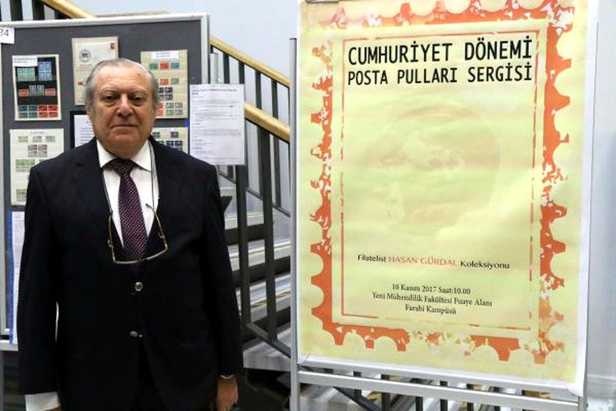 Dedesinden Miras Kalan Pul Koleksiyonunu Sergiledi