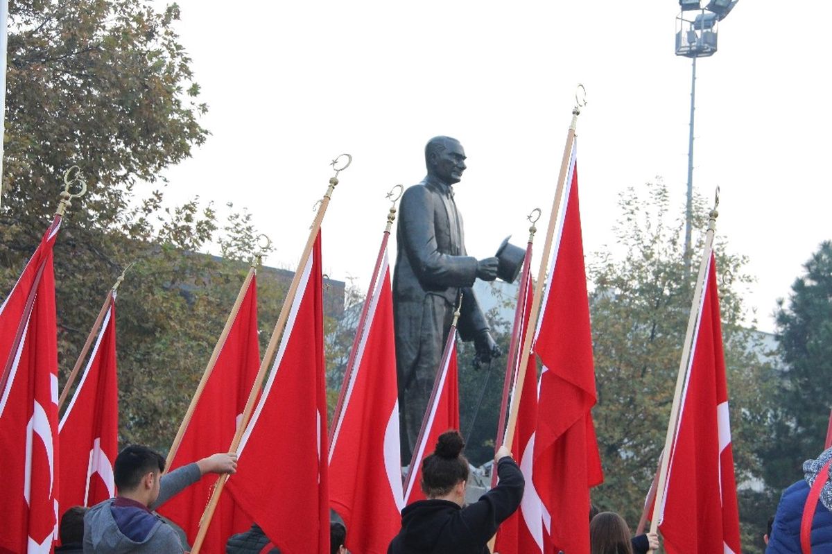Düzce\'de Saat 09.05\'te Hayat Durdu