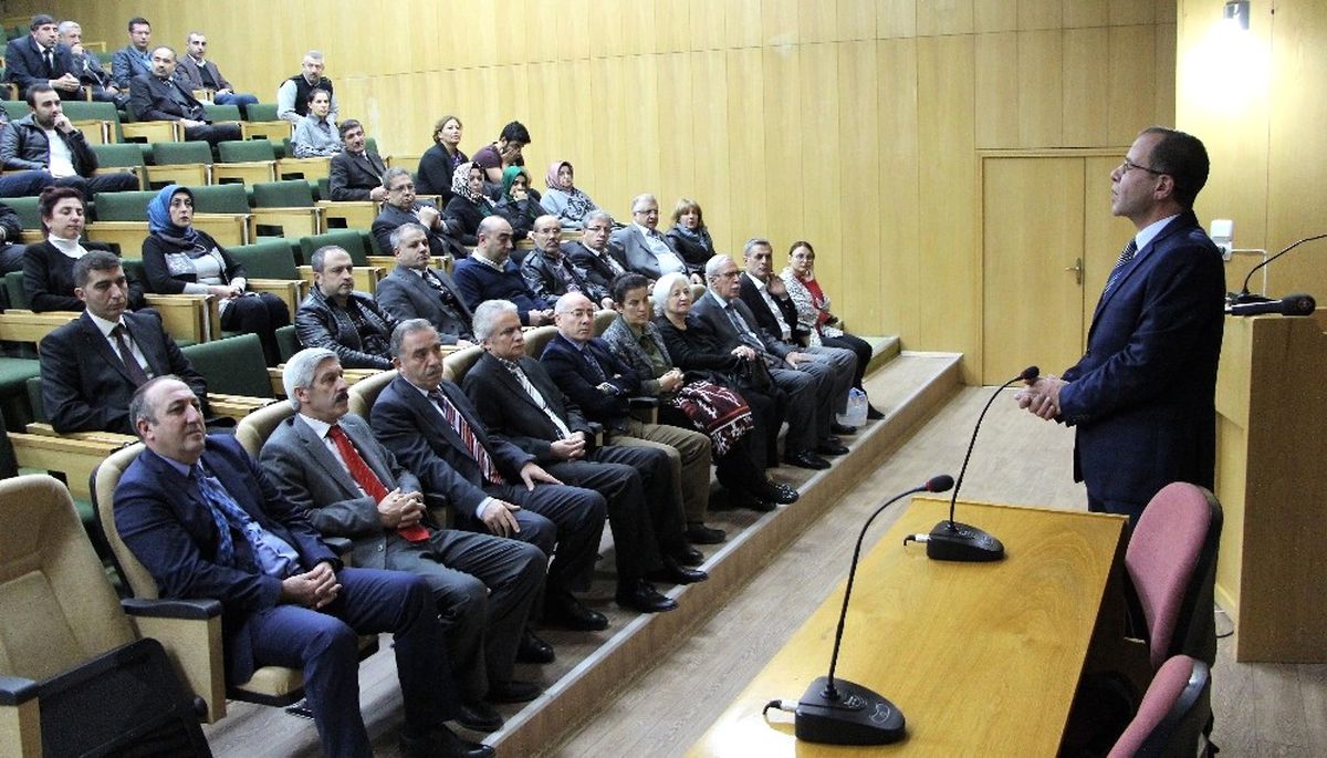 Elazığ\'da "Atatür\'ü Anlamak" Konferansı