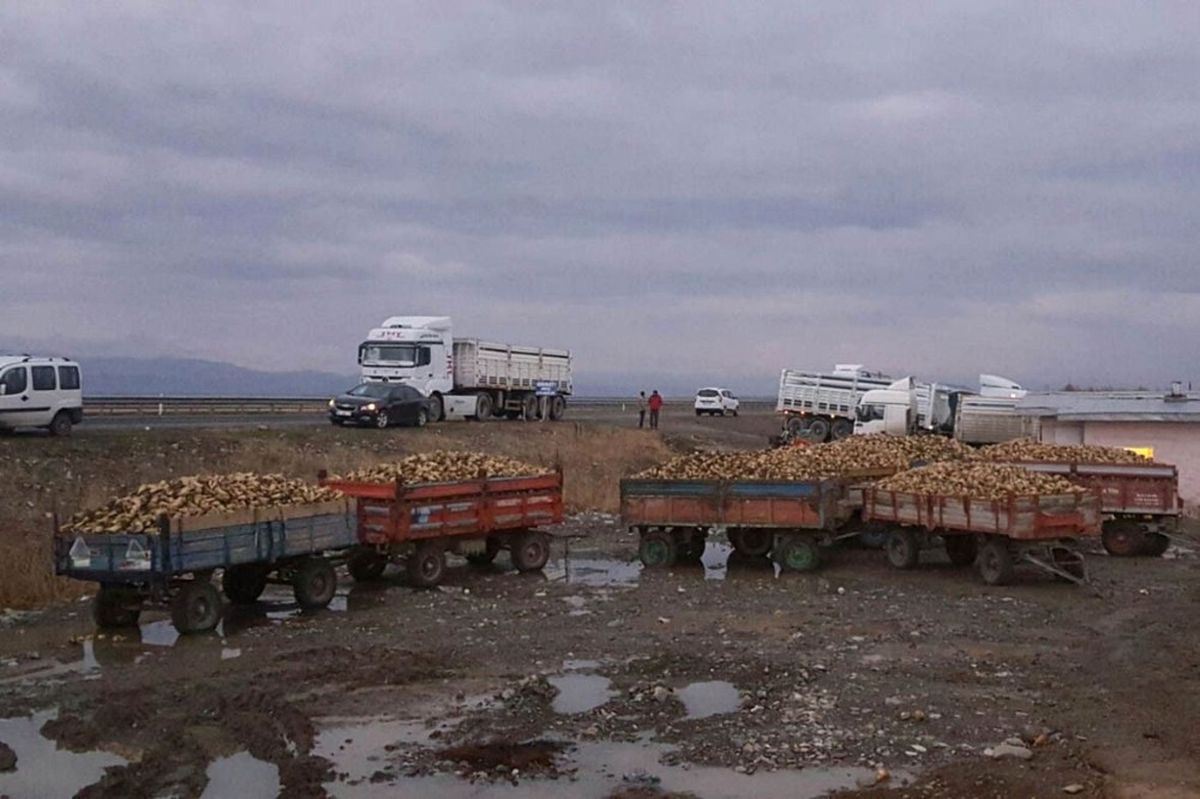 Eleşkirt\'te Şeker Pancarı Üreticileri Eylem Yaptı